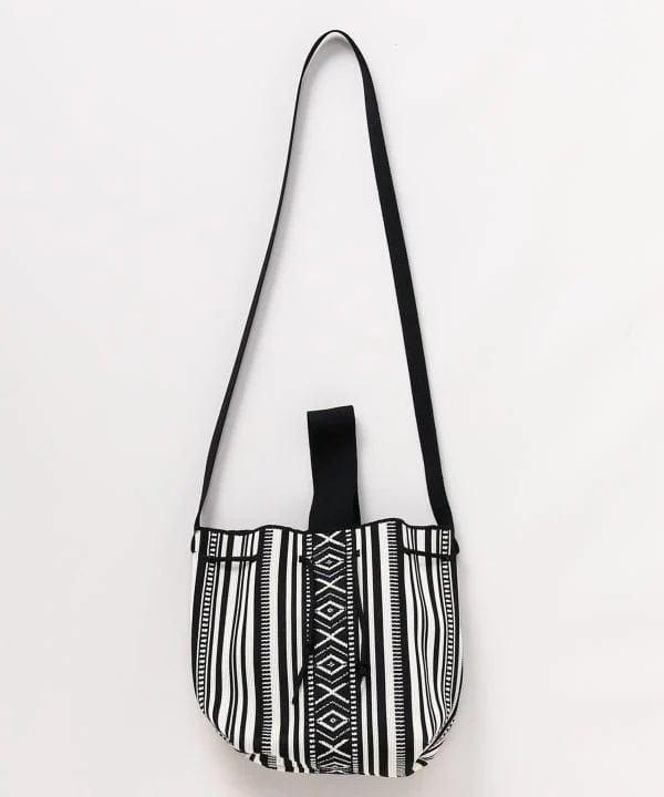 Sac bandoulière à motifs variés