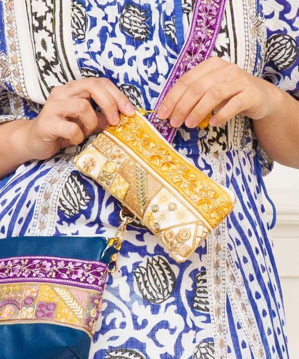 Pochette à bandoulière brodée Zardozi