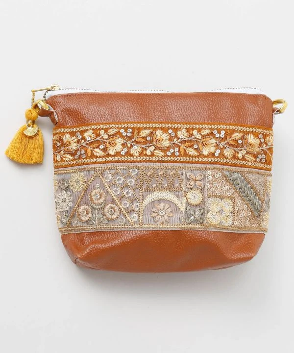 Mini pochette brodée Zardozi