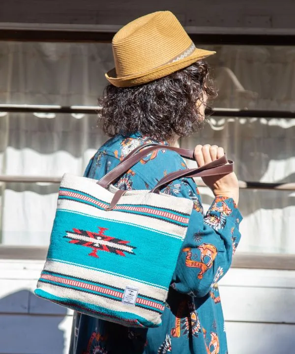 Sac fourre-tout tissé à la main avec motif géométrique