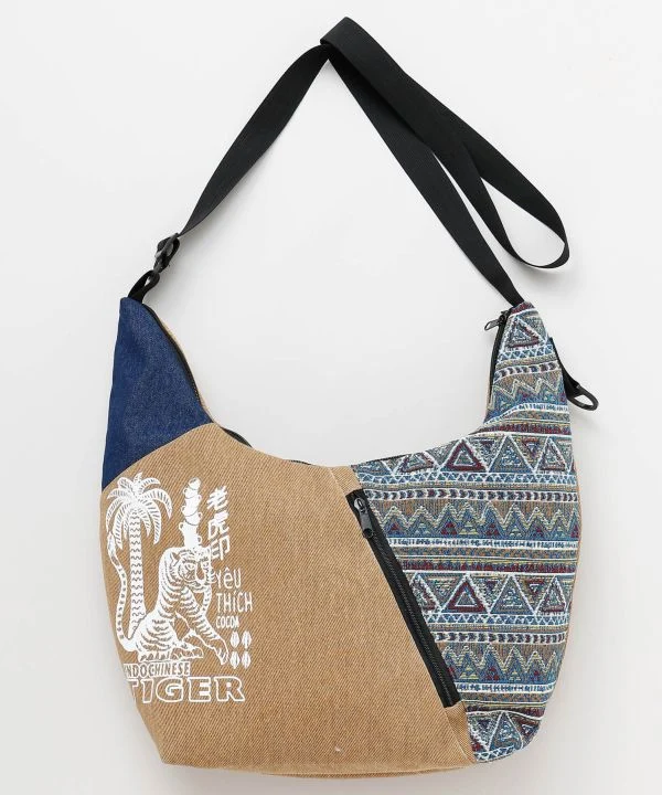 Sac en jean en forme de croissant