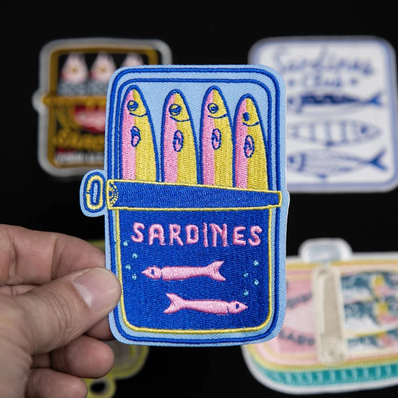 Écusson thermocollant « Sardines bleues en boîte » | Écusson brodé