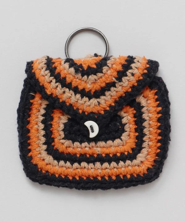 Mini pochette tricotée à la main