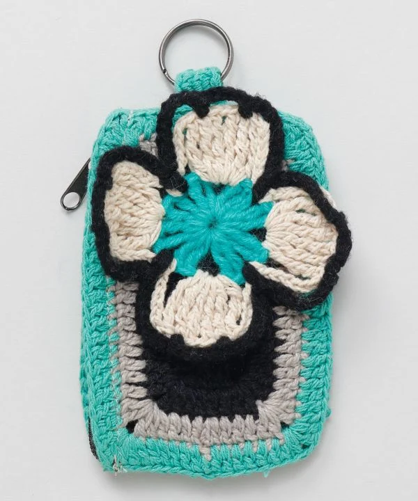 Pochette au crochet florale