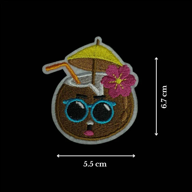 Écusson Brodé Thermocollant | Boisson à la Noix de Coco Trop Mignonne