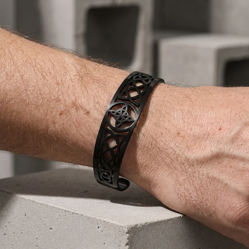Bracelet Celtique Homme, Jonc Ouvert Ajouré en Acier