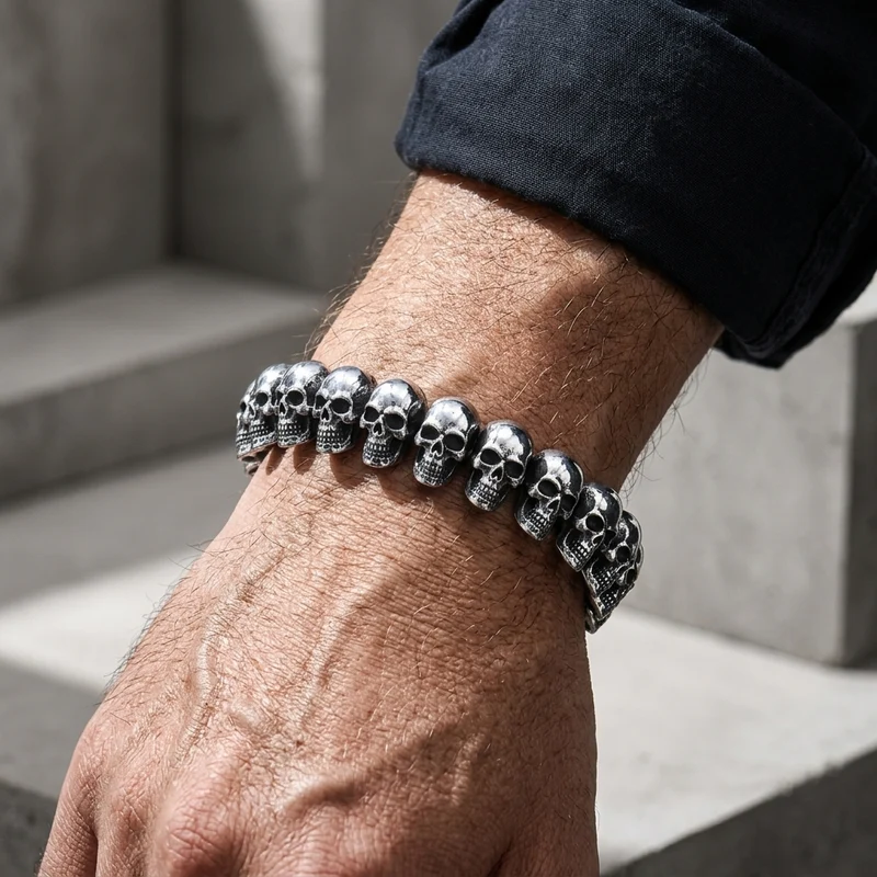 Bracelet Gothique Homme, Rang de Crânes Argentés