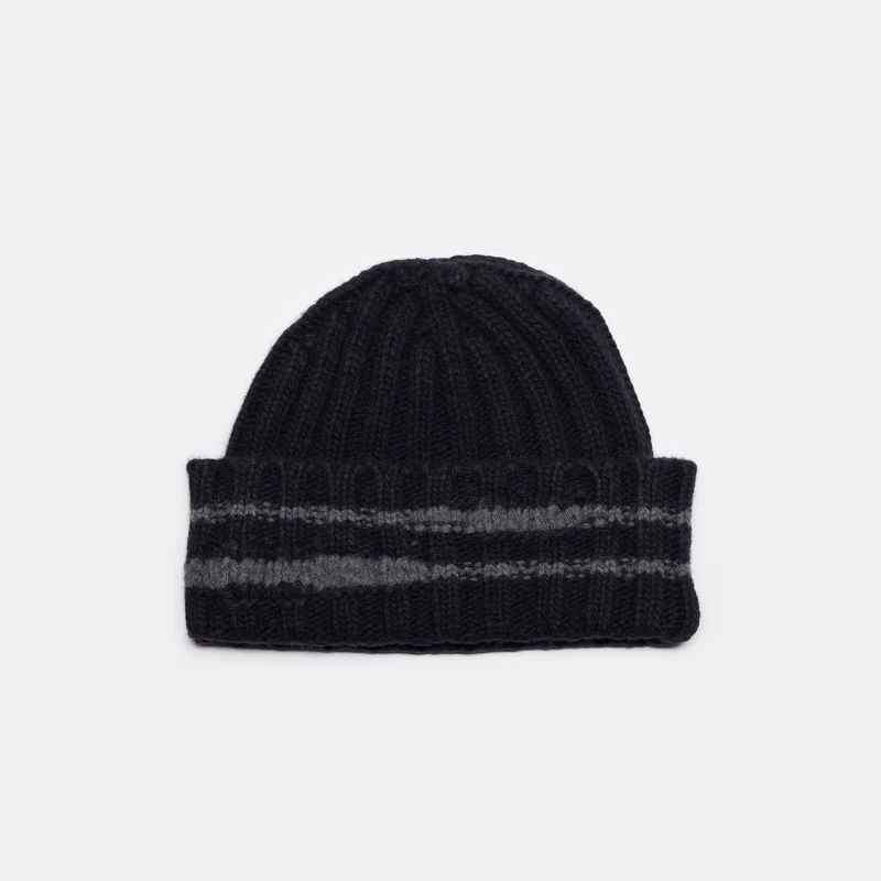 Court Beanie in Black