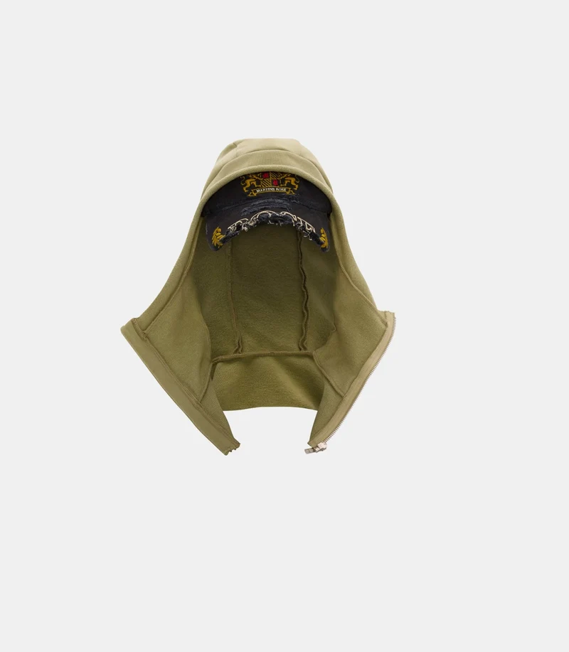 Capuche cut peak