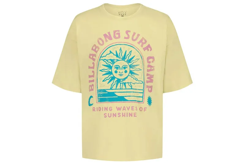 T-SHIRT SURDIMENSIONNÉ POUR FILLES SUR LE TERRAIN DE CAMP