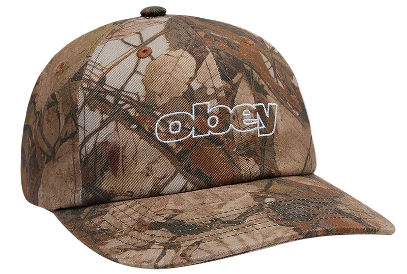 CASQUETTE À 6 PANNEAUX INCLINÉE AVEC FERMETURE À SANGLE