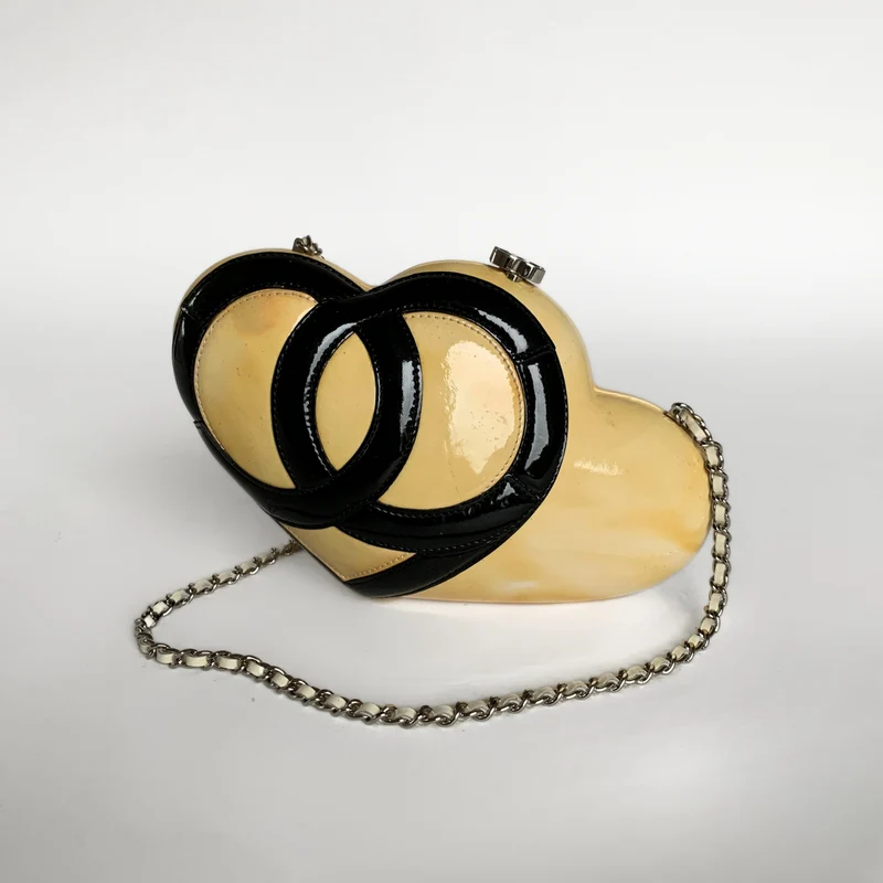 Chanel Sac Bandoulière Coeur Cuir Verni (Limited Edition)
