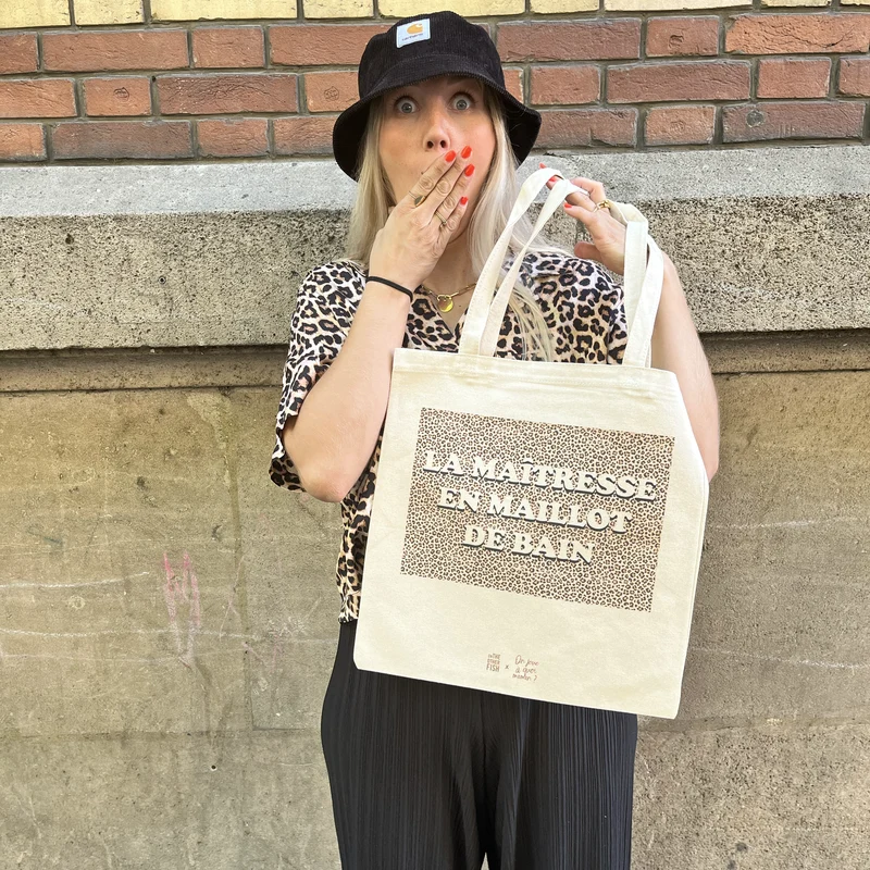 Tote bag - La maîtresse en maillot de bain - On The Other Fish x On Joue à quoi maman ?