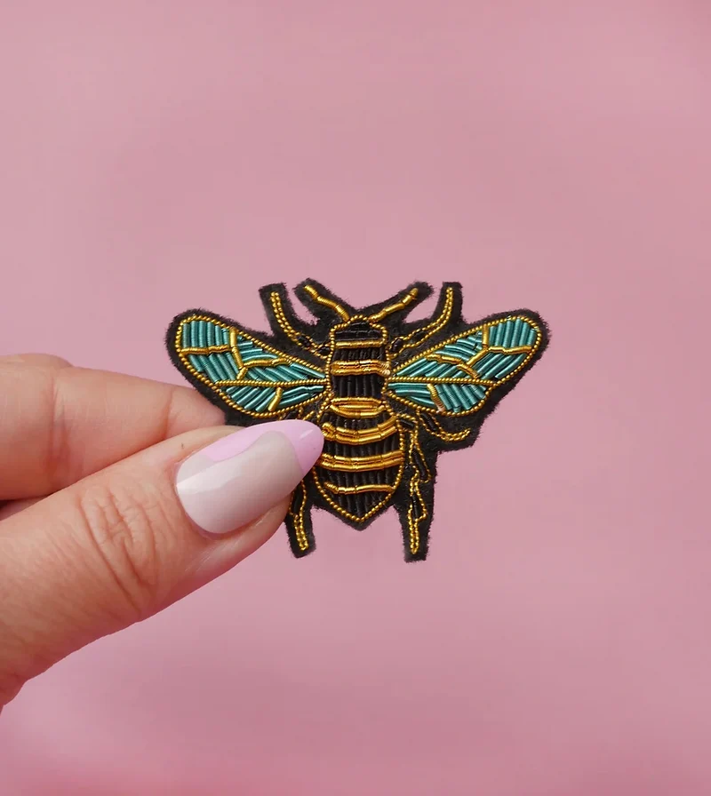 Broche abeille - Malicieuse