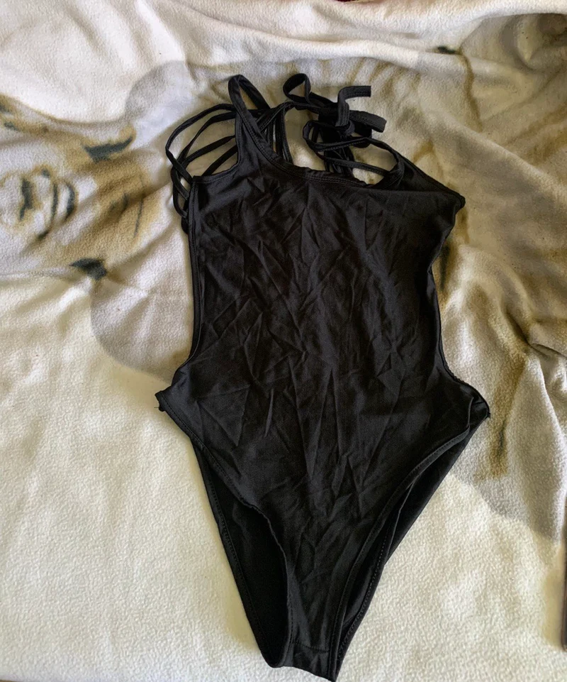 les body noir, reille,bordeux et bleu turquoise