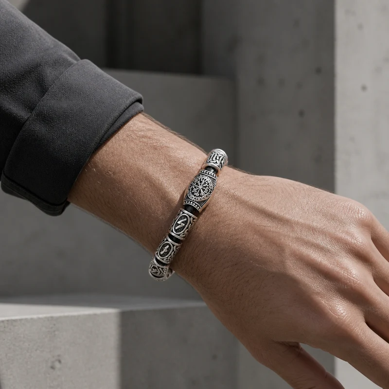 Bracelet Viking Homme Argent Runes Gravées en Acier