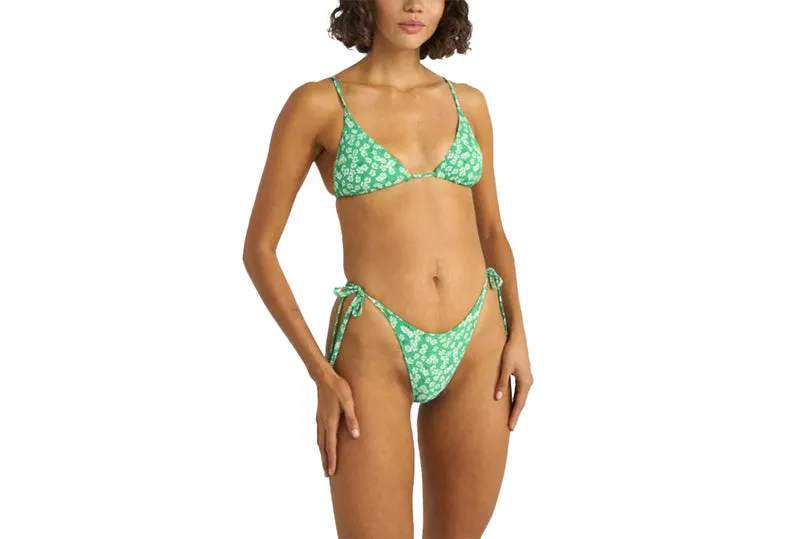 Haut à trois rangs à motif floral persistant