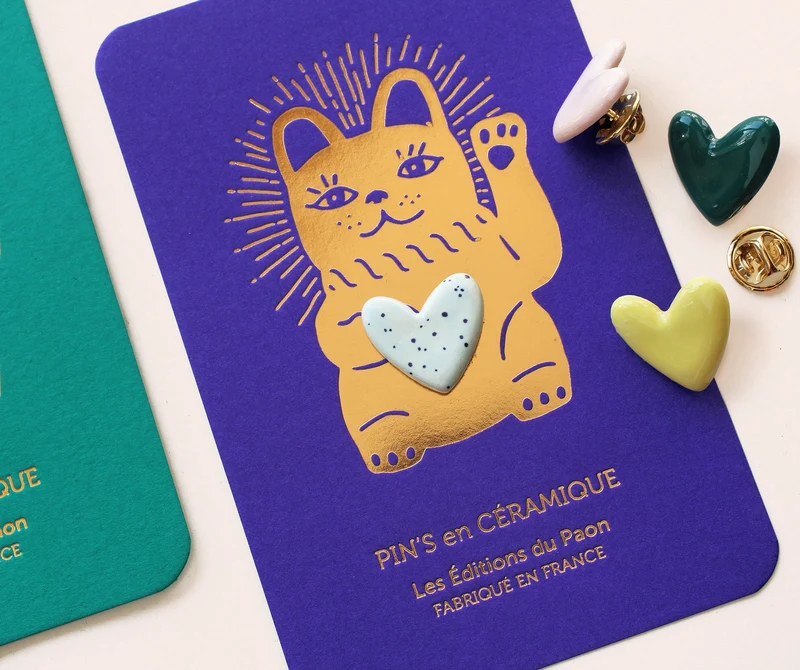Pin's Cœur Lucky Cat rouge - Les Éditions du Paon