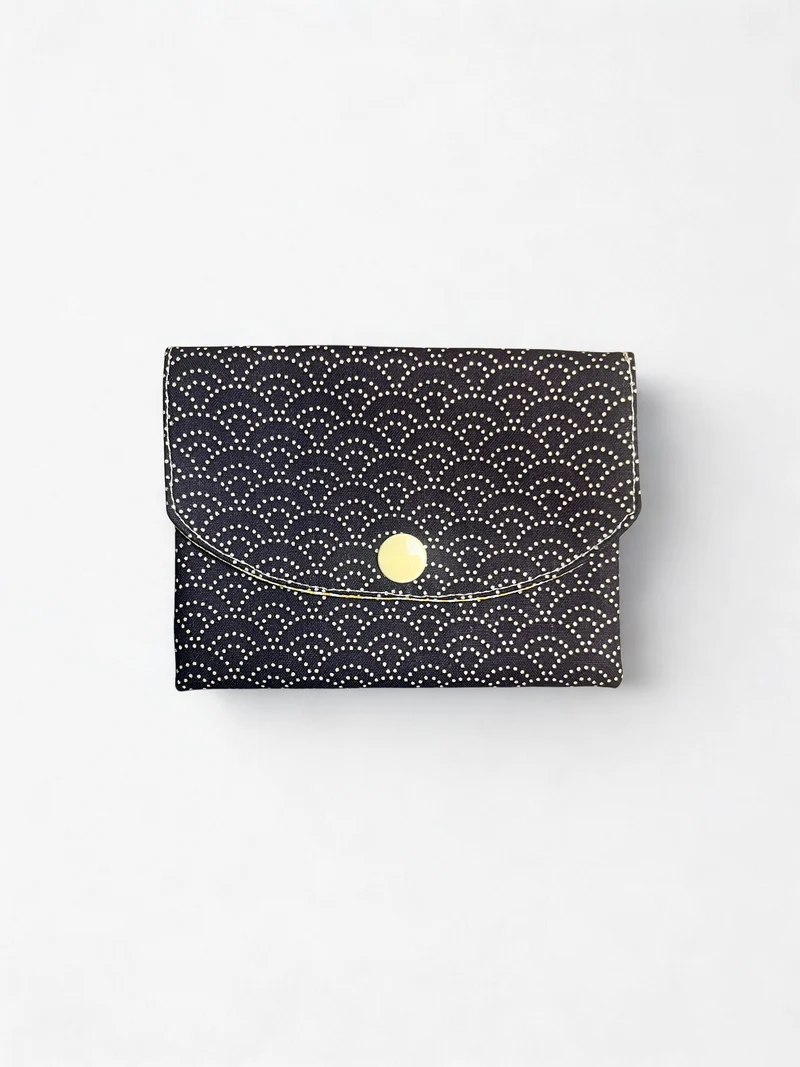 Portefeuille Pochette – Tissu Japonais Seigaiha Noir & Or