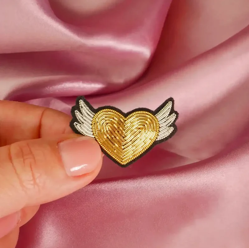 Broche coeur ailé doré - Malicieuse