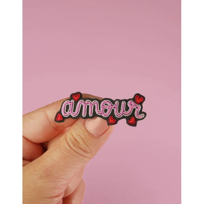 Broche «Amour» fait main broderie cannetille - idée cadeau St-Valentin - Malicieuse