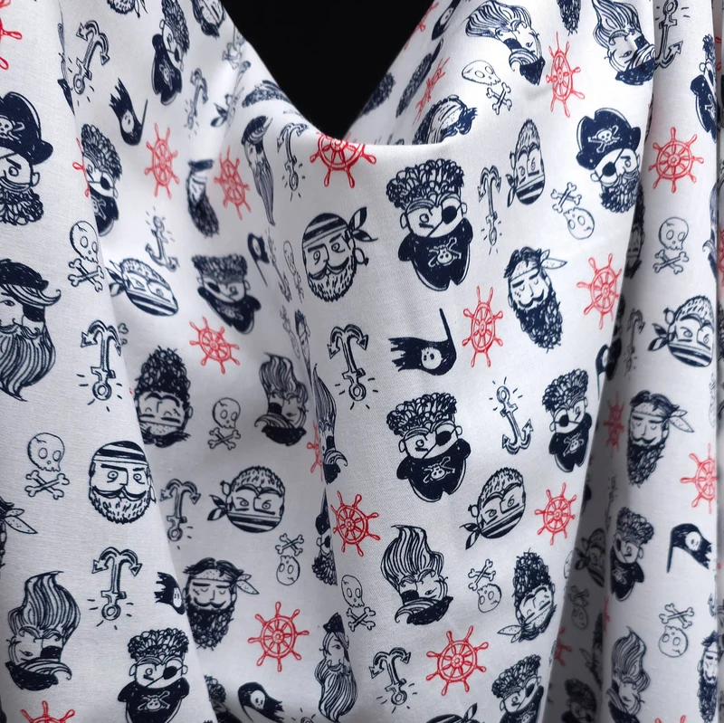 Tissu en coton pirate | Bleu marine et rouge sur blanc | Timeless Treasures