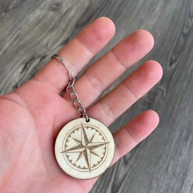 Porte-clé en bois gravé personnalisé